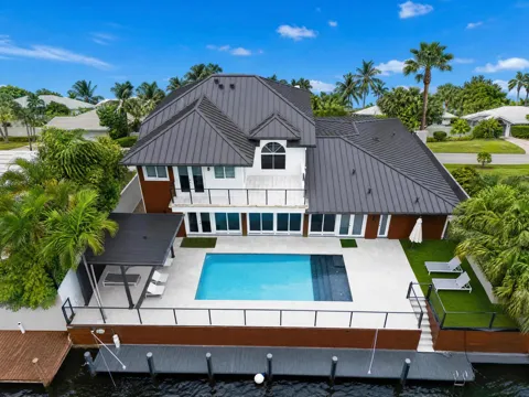 11 Castle Harbor Isle Drive