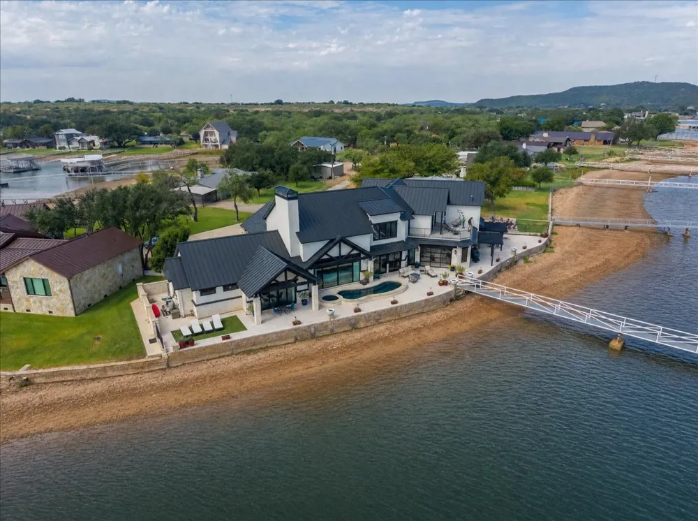 1011 Possum Point Graford, TX 76449