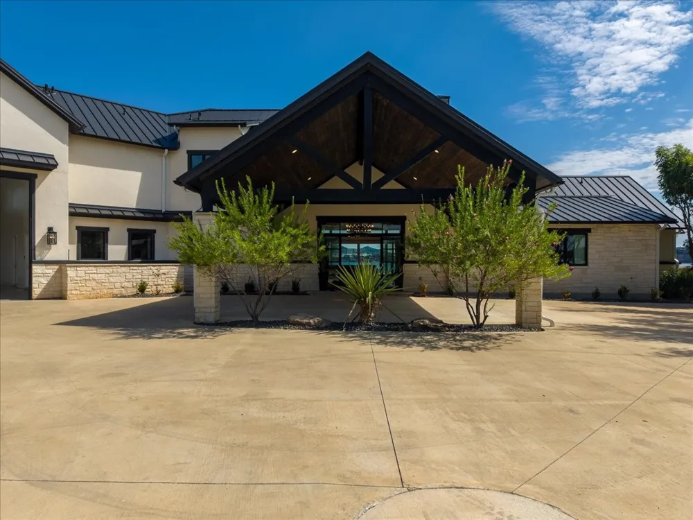 1011 Possum Point Graford, TX 76449