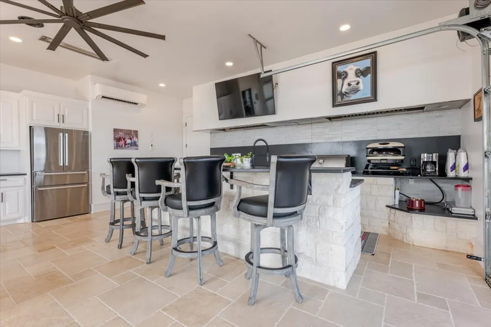 1011 Possum Point Graford, TX 76449