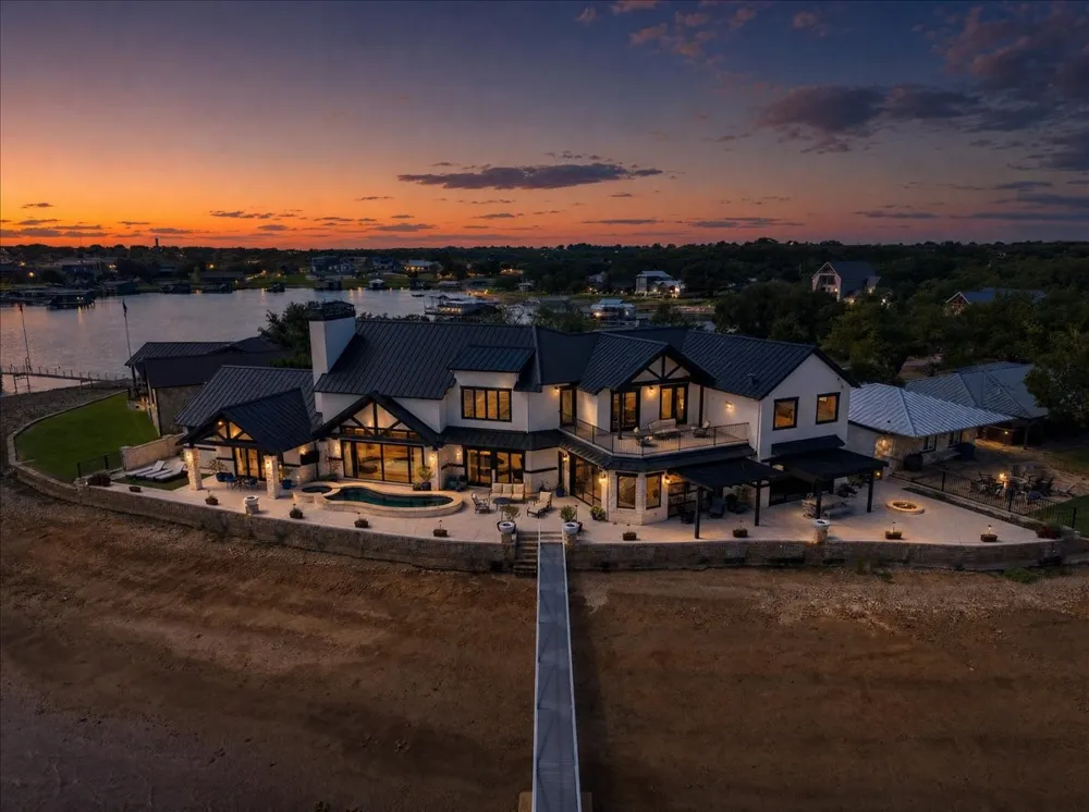 1011 Possum Point Graford, TX 76449