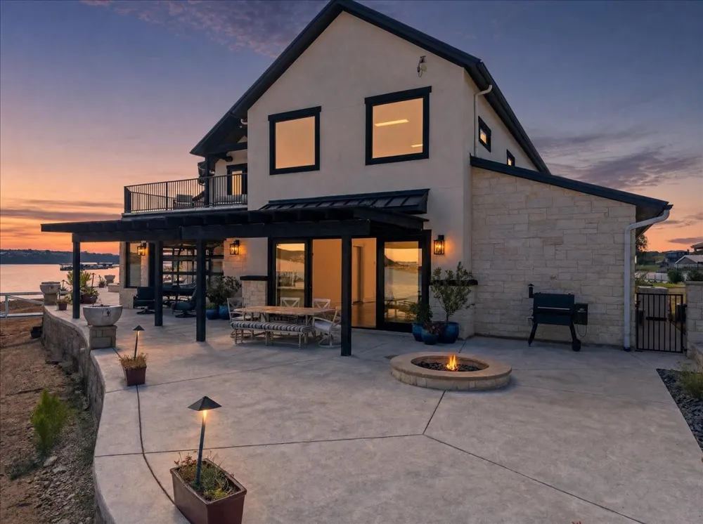 1011 Possum Point Graford, TX 76449