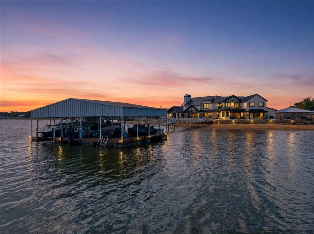 1011 Possum Point Graford, TX 76449