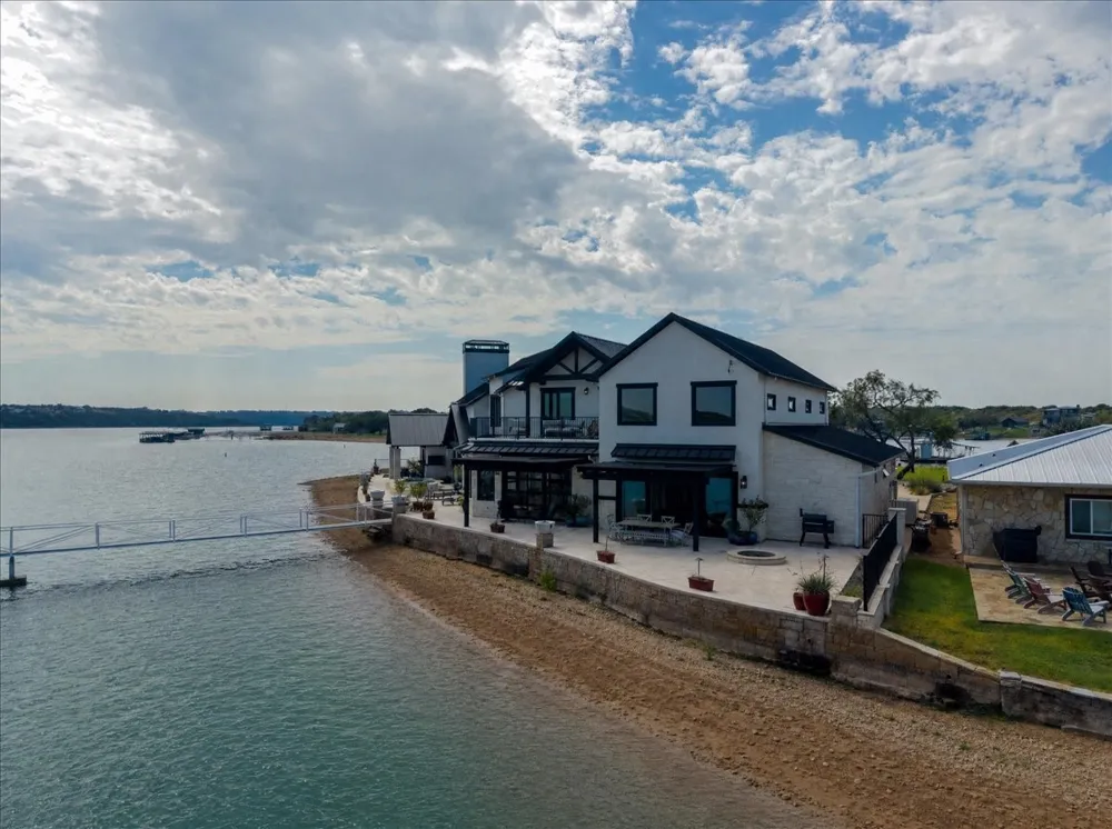 1011 Possum Point Graford, TX 76449