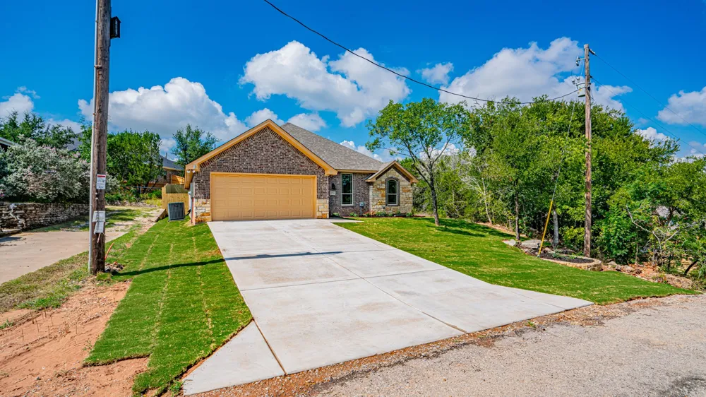 2714 Austin Drive Granbury, TX 76048