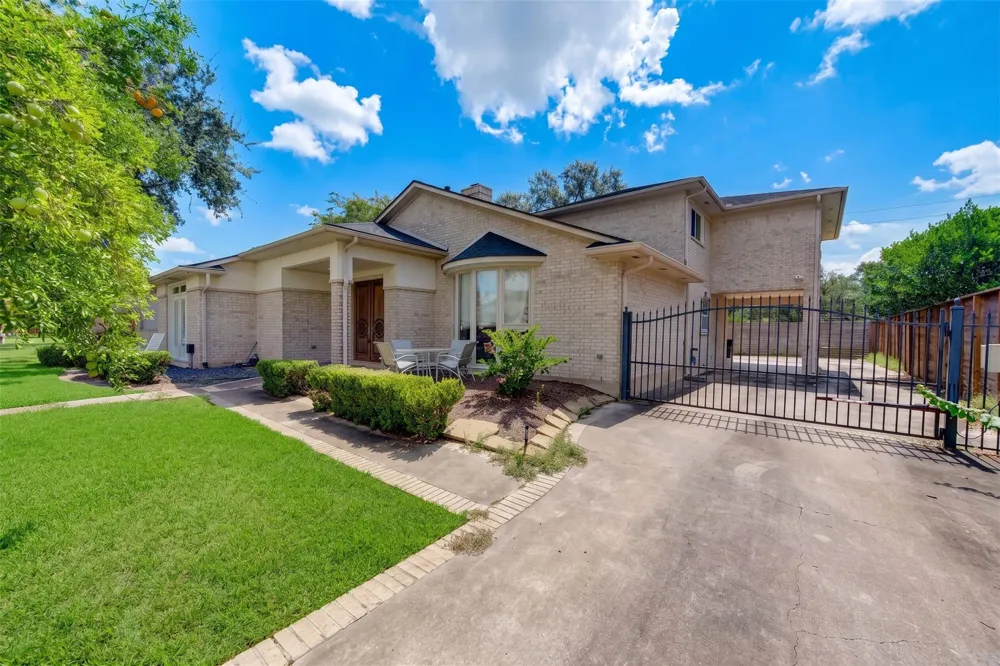 4967 Dumfries Drive Houston, TX 77096