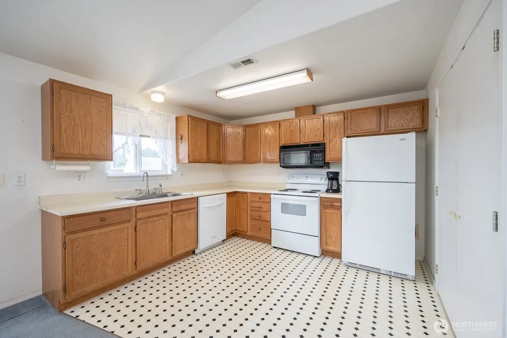 1204 E Hayden Drive Moses Lake, WA 98837
