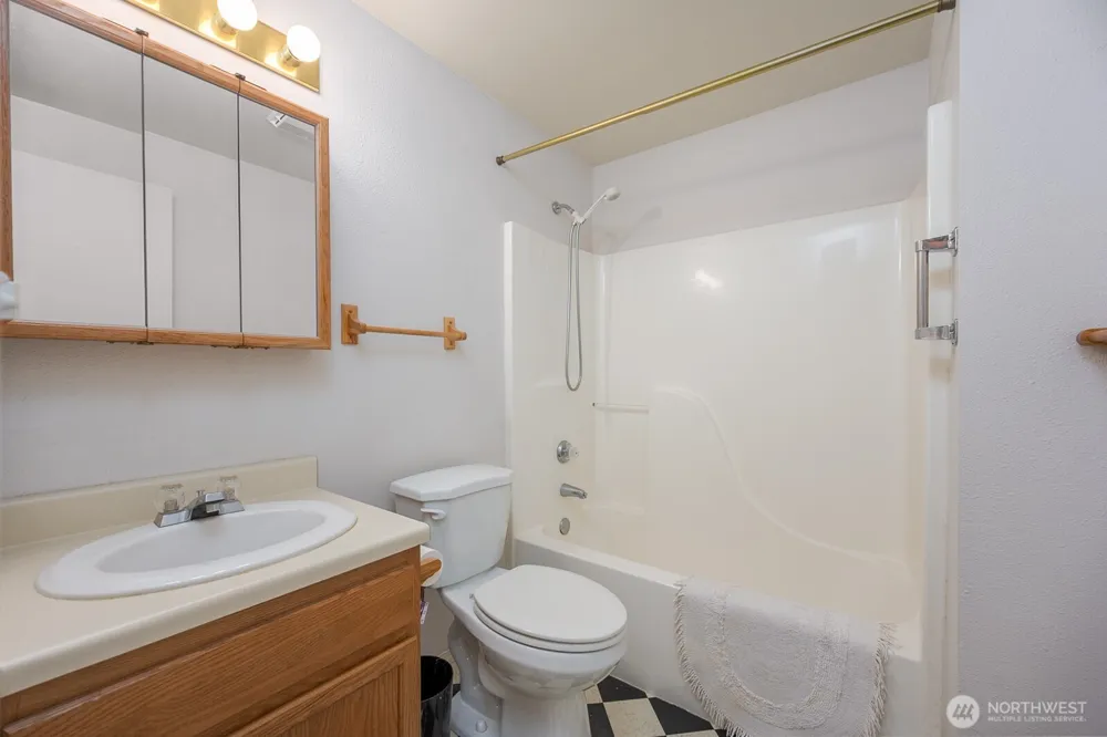 1204 E Hayden Drive Moses Lake, WA 98837