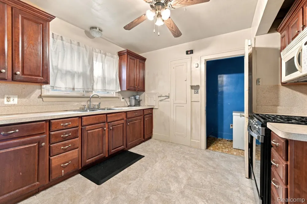 15492 Indiana Street Detroit City, MI 48238
