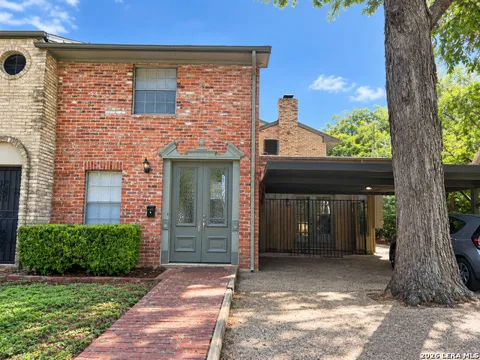 230 W Craig Pl