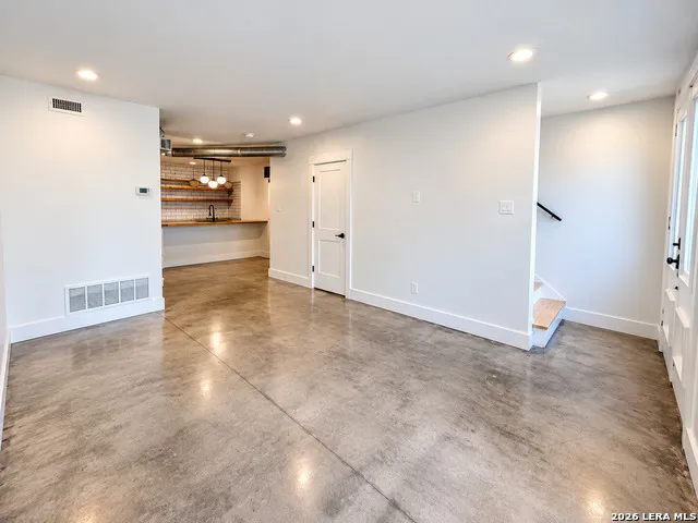 230 W Craig Pl San Antonio, TX 78212