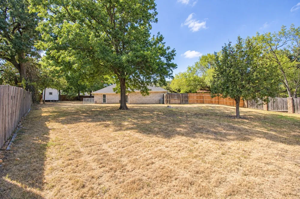 301 Morrison Court Euless, TX 76039