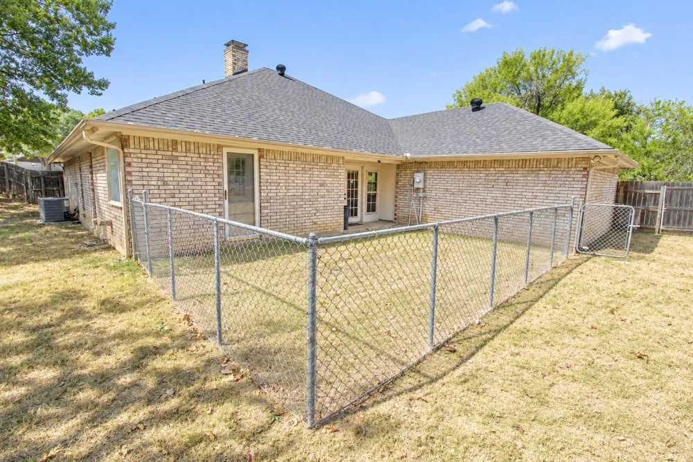 301 Morrison Court Euless, TX 76039