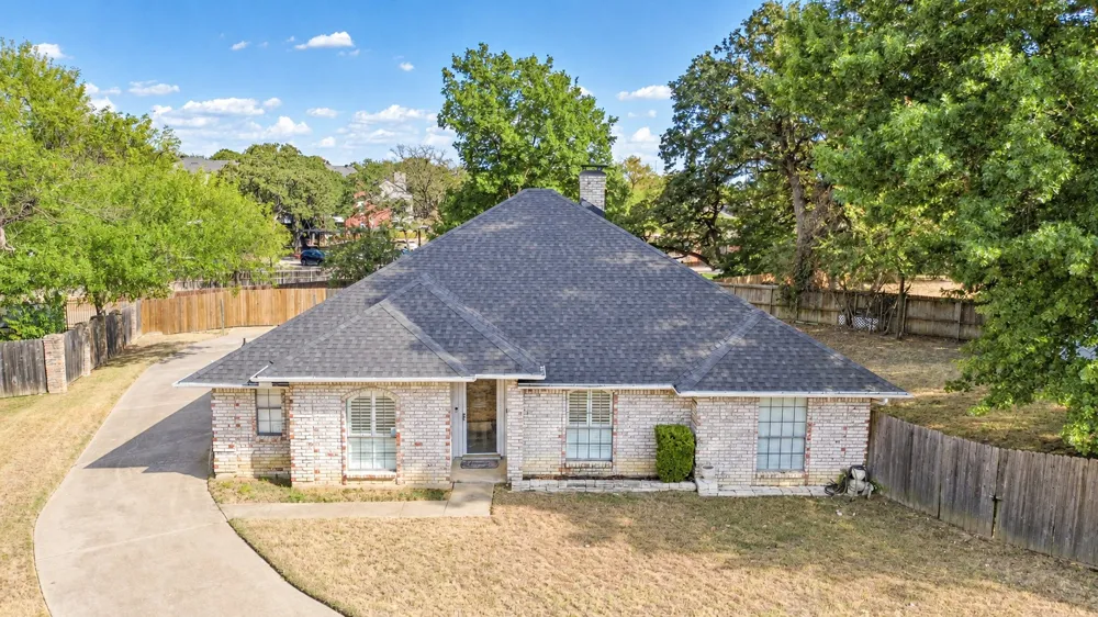 301 Morrison Court Euless, TX 76039