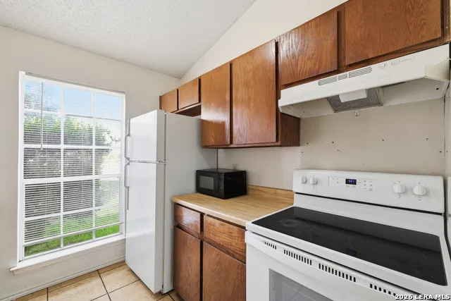 8918 FALL RIVER DR San Antonio, TX 78250