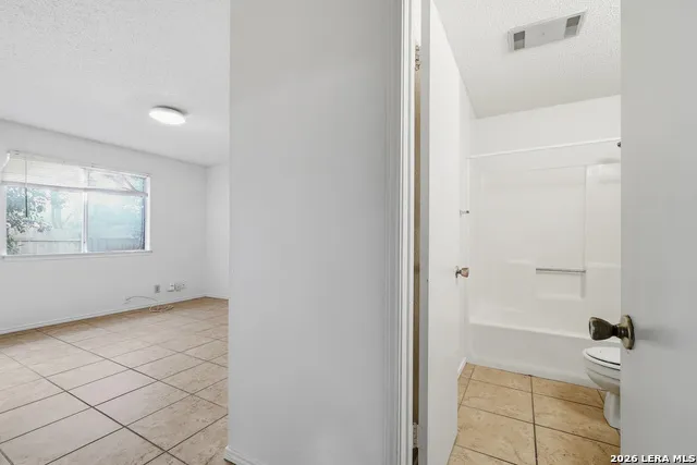 8918 FALL RIVER DR San Antonio, TX 78250