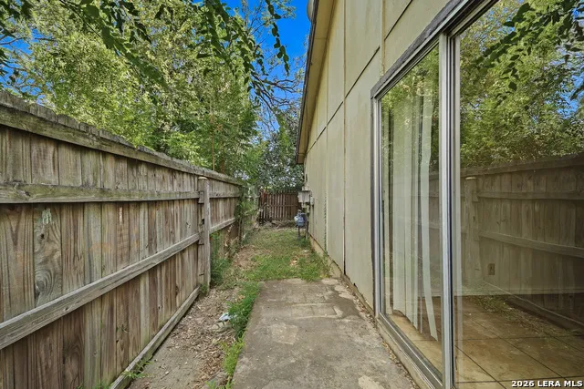 8918 FALL RIVER DR San Antonio, TX 78250