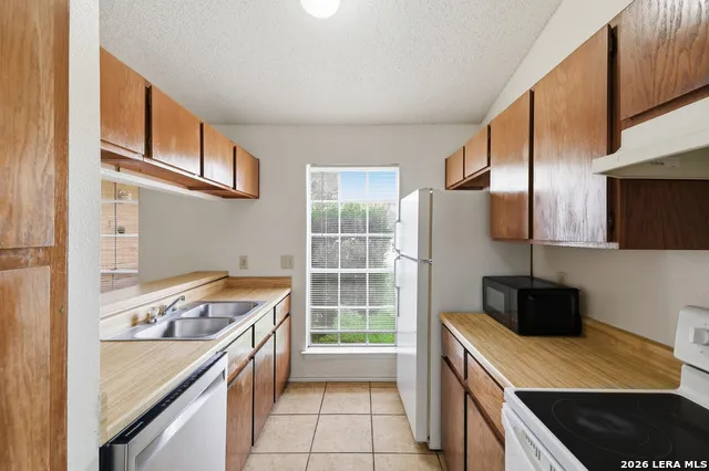 8918 FALL RIVER DR San Antonio, TX 78250