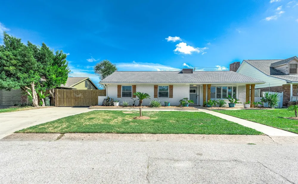 6513 Golf Crest Drive Galveston, TX 77551