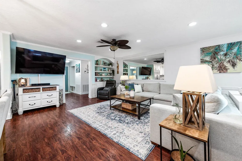 6513 Golf Crest Drive Galveston, TX 77551