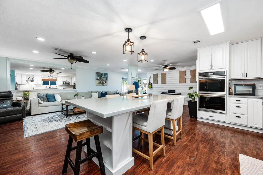 6513 Golf Crest Drive Galveston, TX 77551