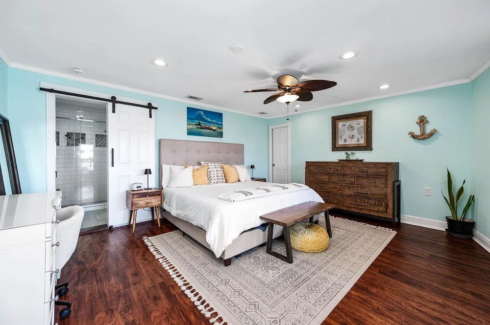 6513 Golf Crest Drive Galveston, TX 77551