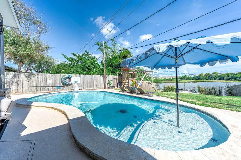6513 Golf Crest Drive Galveston, TX 77551