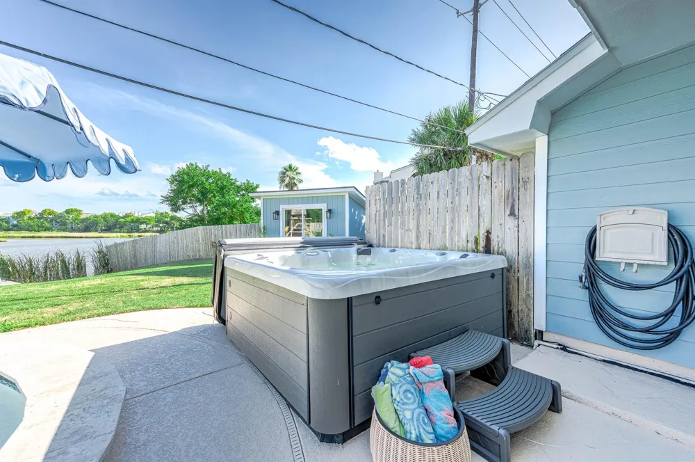 6513 Golf Crest Drive Galveston, TX 77551