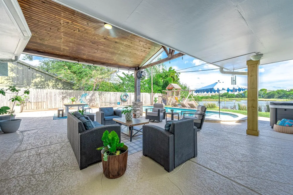 6513 Golf Crest Drive Galveston, TX 77551