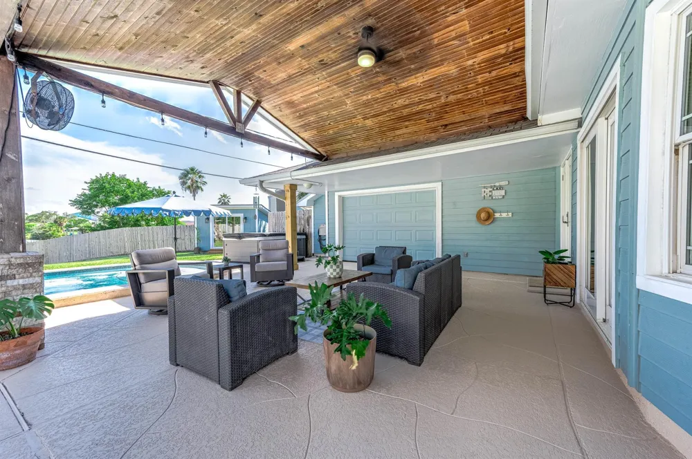 6513 Golf Crest Drive Galveston, TX 77551