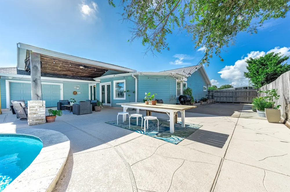 6513 Golf Crest Drive Galveston, TX 77551