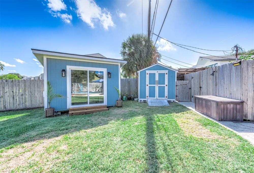 6513 Golf Crest Drive Galveston, TX 77551