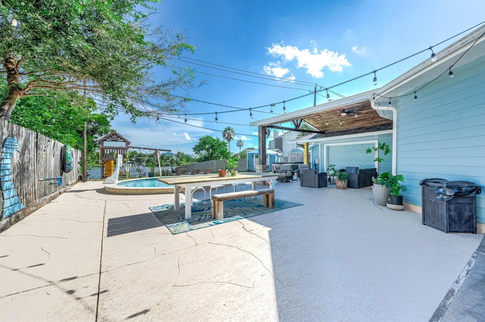 6513 Golf Crest Drive Galveston, TX 77551