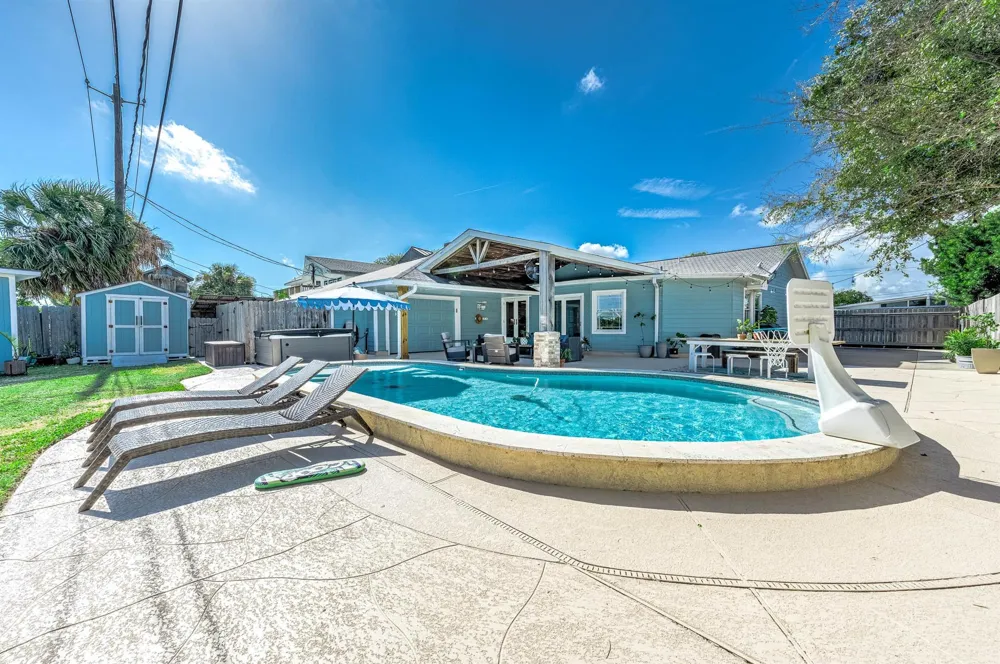 6513 Golf Crest Drive Galveston, TX 77551