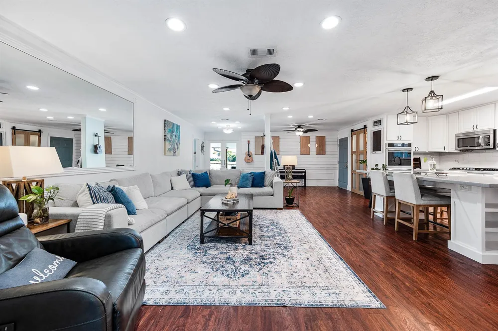 6513 Golf Crest Drive Galveston, TX 77551