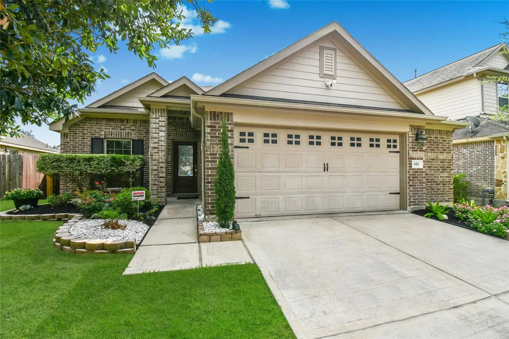 652 Maple Point Drive E Conroe, TX 77301