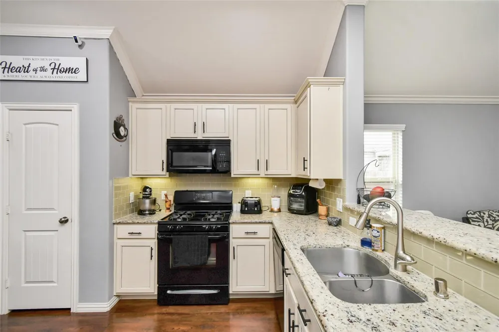652 Maple Point Drive E Conroe, TX 77301