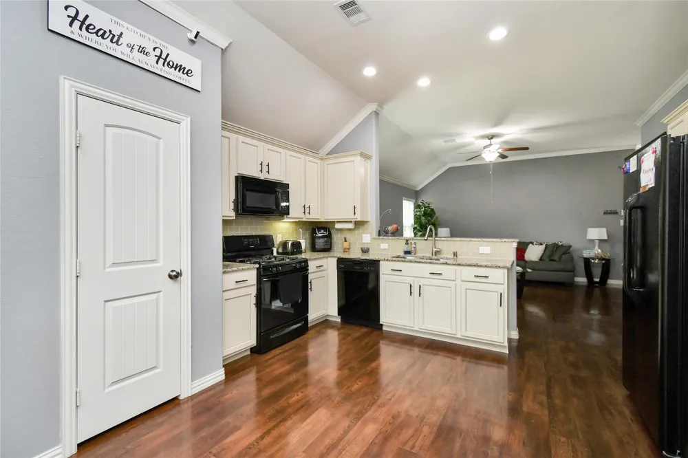 652 Maple Point Drive E Conroe, TX 77301
