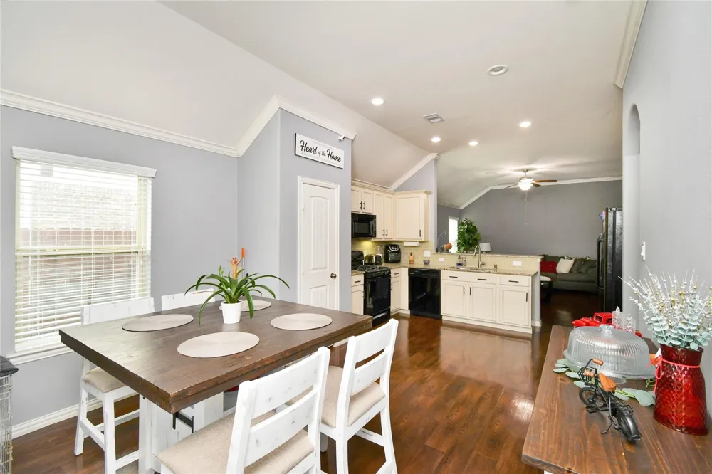 652 Maple Point Drive E Conroe, TX 77301
