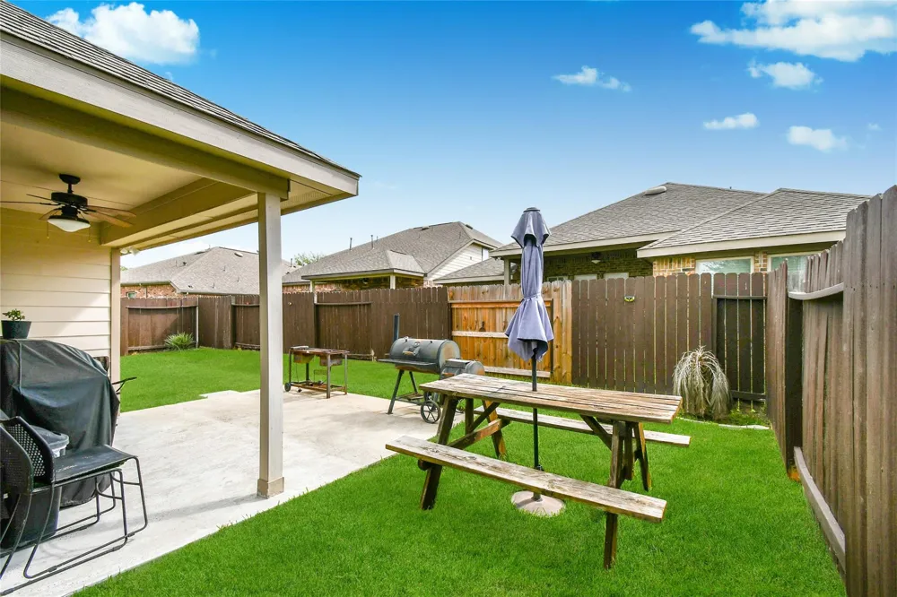 652 Maple Point Drive E Conroe, TX 77301