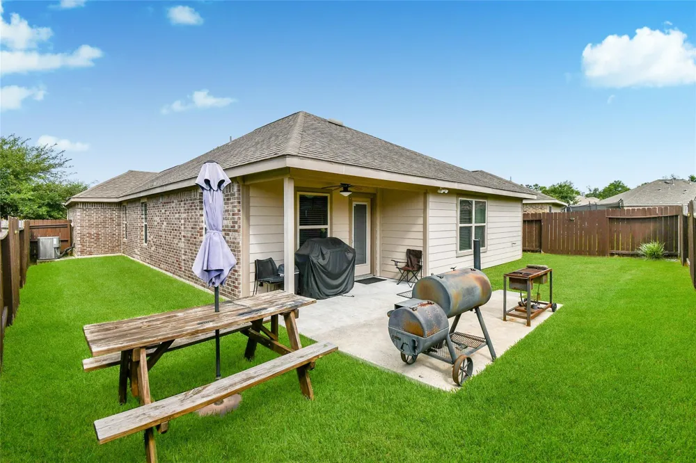 652 Maple Point Drive E Conroe, TX 77301