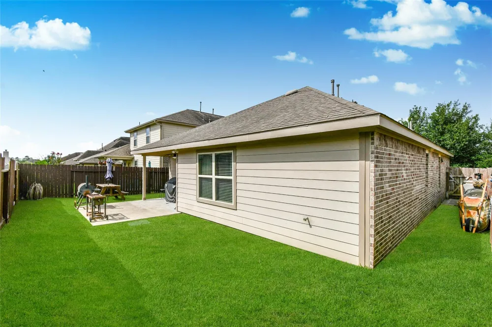 652 Maple Point Drive E Conroe, TX 77301