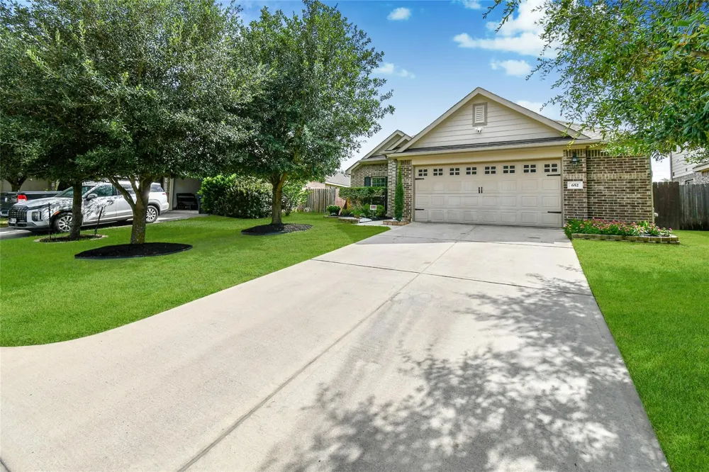 652 Maple Point Drive E Conroe, TX 77301
