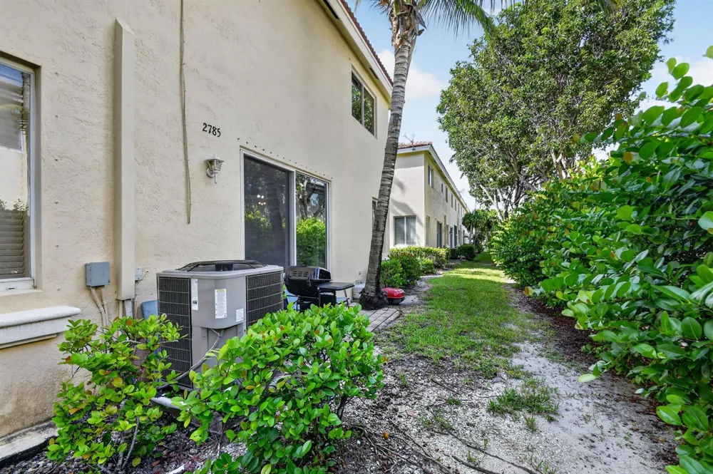 2785 S EVERGREEN CIRCLE Boynton Beach, FL 33426