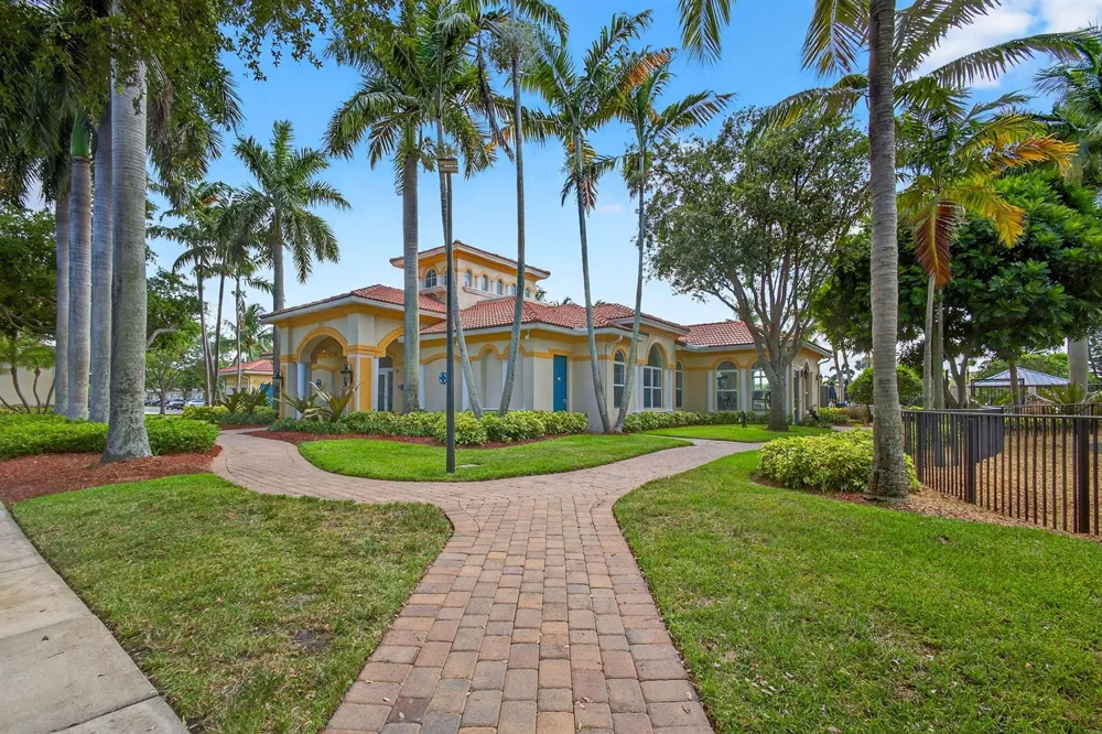 2785 S EVERGREEN CIRCLE Boynton Beach, FL 33426