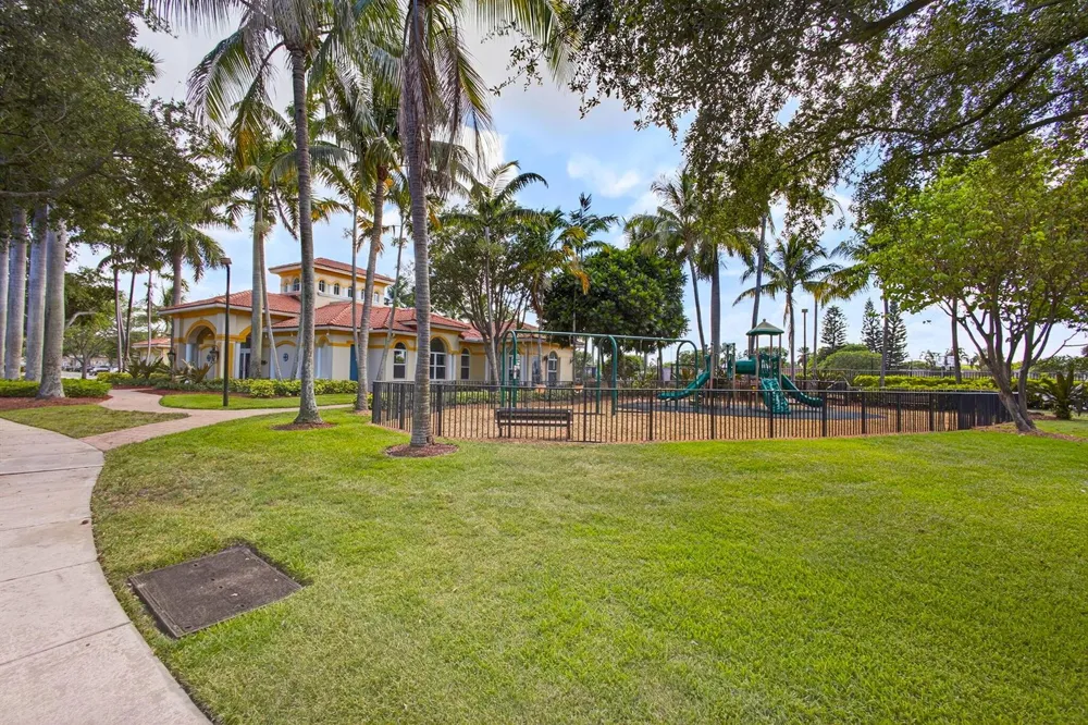 2785 S EVERGREEN CIRCLE Boynton Beach, FL 33426