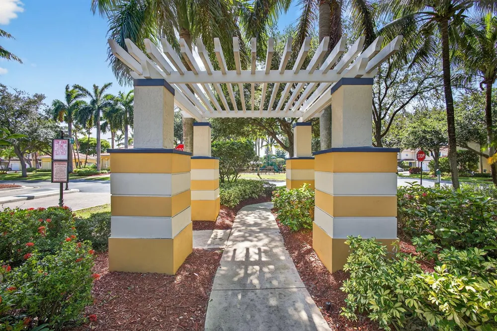 2785 S EVERGREEN CIRCLE Boynton Beach, FL 33426
