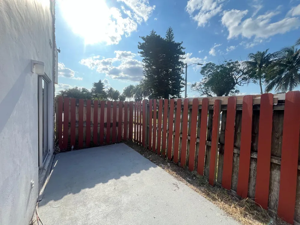 206 SW 1ST STREET #J-1 Pompano Beach, FL 33060