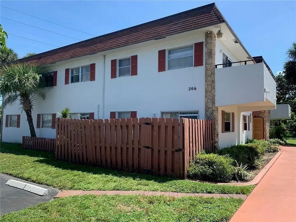 206 SW 1ST STREET #J-1 Pompano Beach, FL 33060