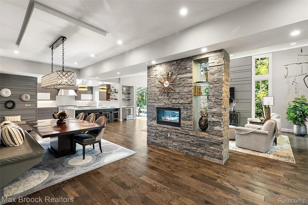 2253 Lone Pine Road West Bloomfield Charter Township, MI 48323